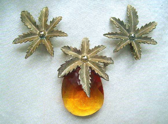Sarah Coventry "Autumn Haze" Amber Color Pin & Earrings Set Sarah Coventry "Autumn Haze" Amber Color Pin & Earrings Set