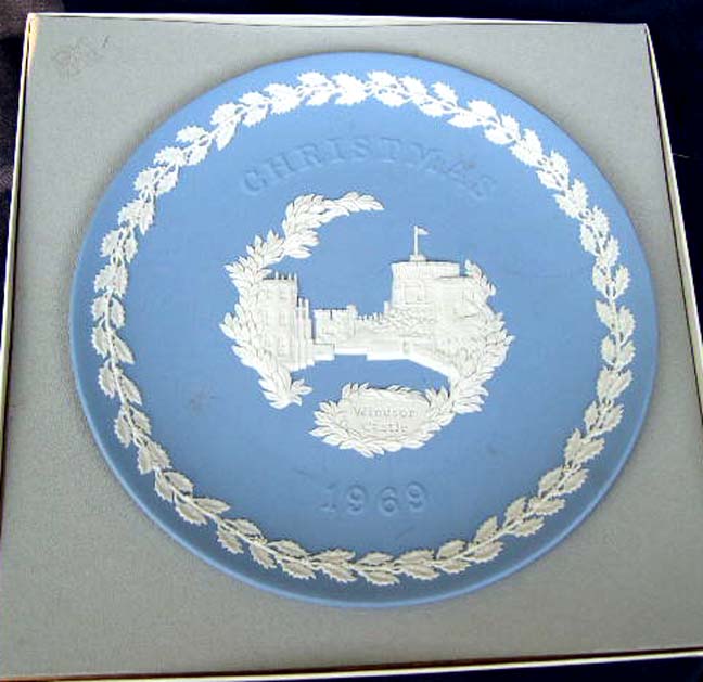 Wedgwood Jasperware 1969 Christmas Plate - First Issue - New in Box Wedgwood Jasperware 1969 Christmas Plate - First Issue - New in Box