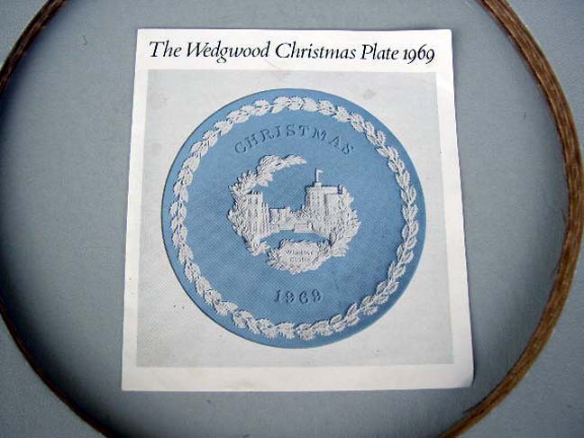 Wedgwood Jasperware 1969 Christmas Plate - First Issue - New in Box Wedgwood Jasperware 1969 Christmas Plate - First Issue - New in Box