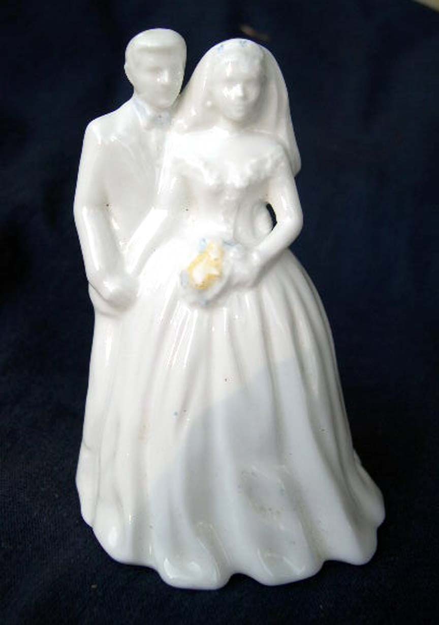 WEDGWOOD Bride and Groom Wedding Day Figurine WEDGWOOD Bride and Groom Wedding Day Figurine