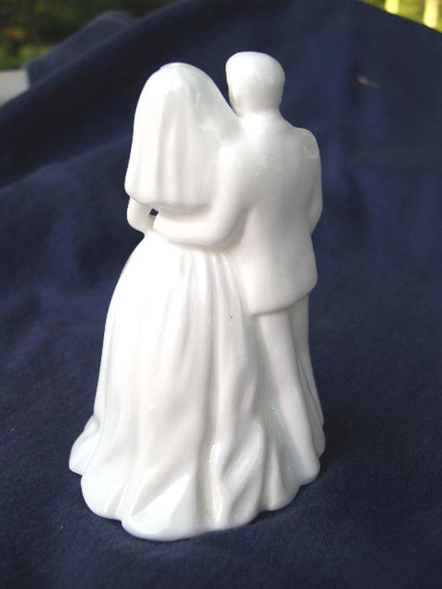 WEDGWOOD Bride and Groom Wedding Day Figurine WEDGWOOD Bride and Groom Wedding Day Figurine