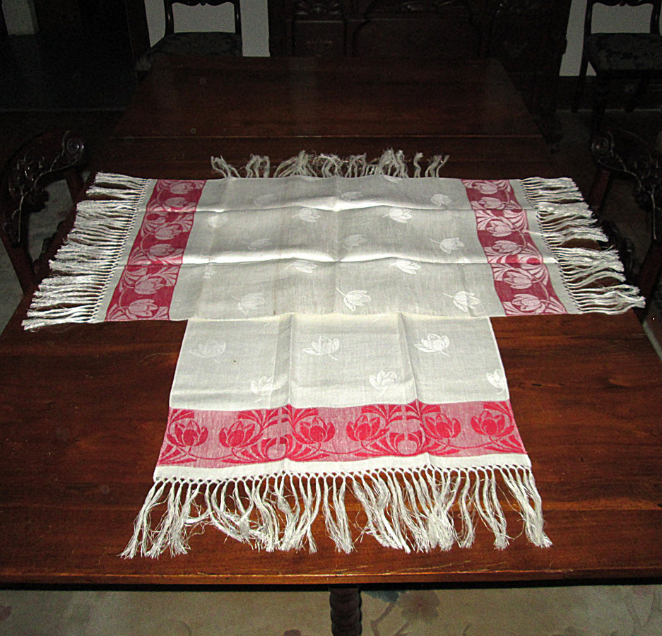 Victorian Red and White Towels with Tulips Victorian Red and White Towels with Tulips