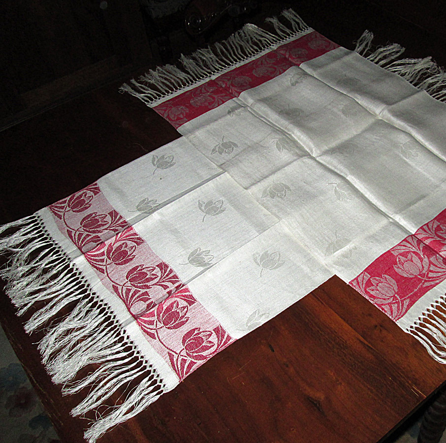 Victorian Red and White Towels with Tulips Victorian Red and White Towels with Tulips