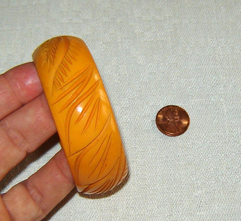 Vintage Caramel Bakelite Bangle with Carving Vintage Caramel Bakelite Bangle with Carving
