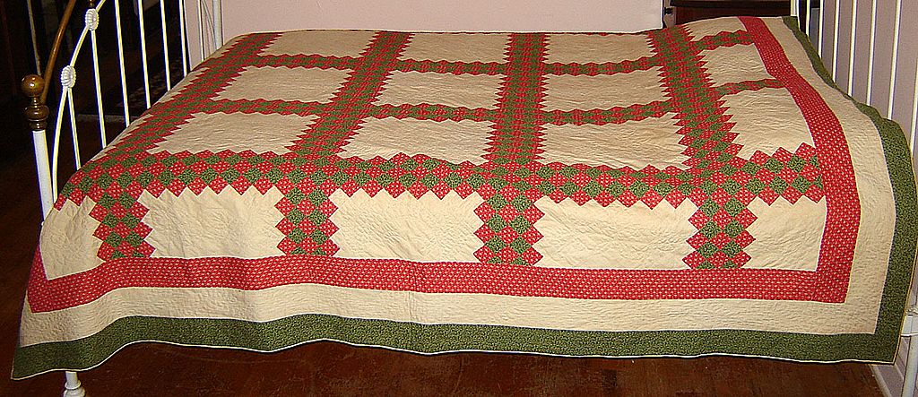 Red and Green "Triple Irish Chain" Patchwork Quilt Red and Green "Triple Irish Chain" Patchwork Quilt