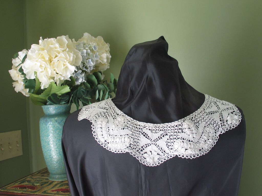 Antique Silk Maltese Lace Collar 19th Century Bobbin Lace Antique Silk Maltese Lace Collar 19th Century Bobbin Lace