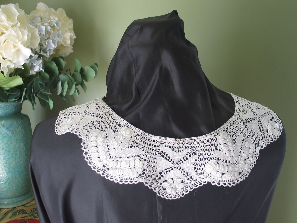 Antique Silk Maltese Lace Collar 19th Century Bobbin Lace Antique Silk Maltese Lace Collar 19th Century Bobbin Lace