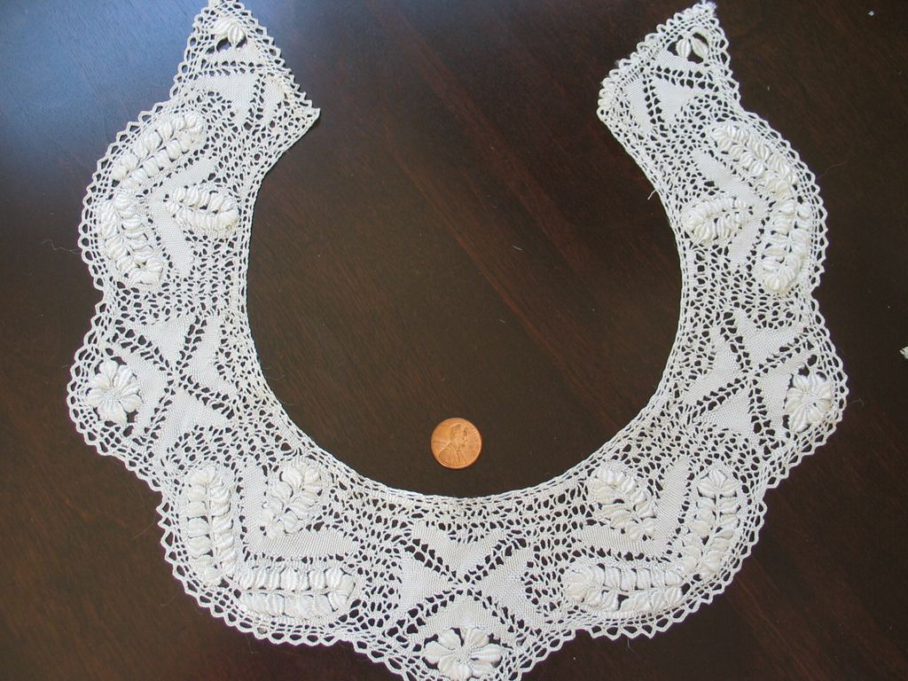 Antique Silk Maltese Lace Collar 19th Century Bobbin Lace Antique Silk Maltese Lace Collar 19th Century Bobbin Lace
