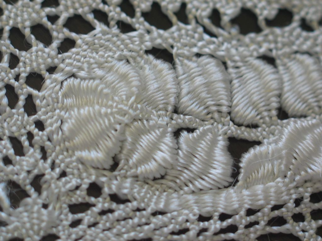 Antique Silk Maltese Lace Collar 19th Century Bobbin Lace Antique Silk Maltese Lace Collar 19th Century Bobbin Lace