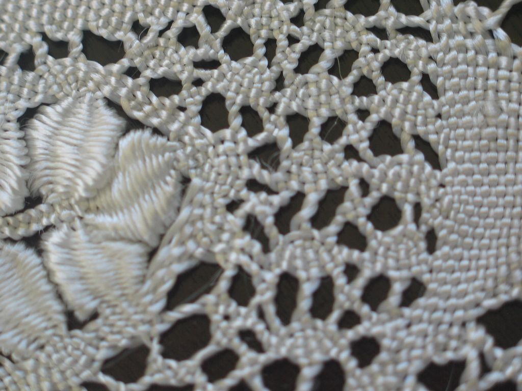 Antique Silk Maltese Lace Collar 19th Century Bobbin Lace Antique Silk Maltese Lace Collar 19th Century Bobbin Lace