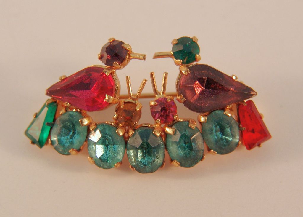 Vintage Rhinestone Bird's Nest Brooch Vintage Rhinestone Bird's Nest Brooch