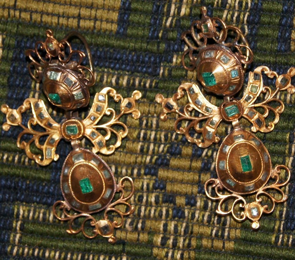 Antique Spanish Emerald Earrings circa 1780 Antique Spanish Emerald Earrings circa 1780