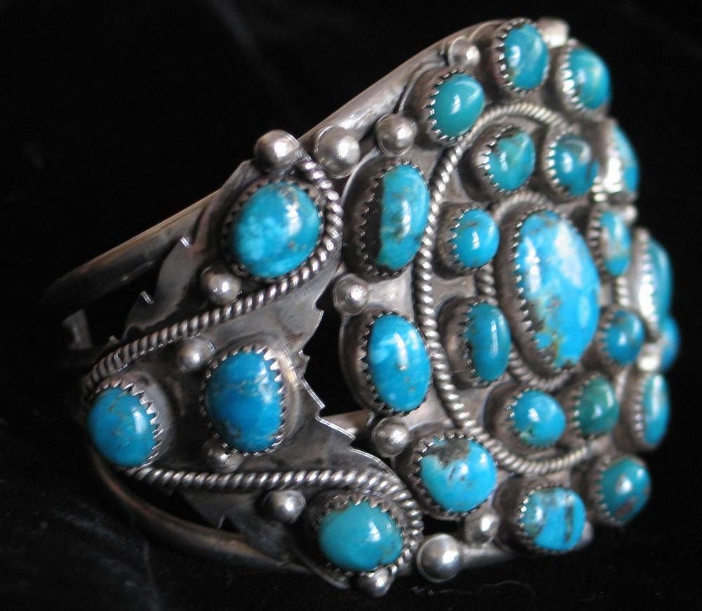 Navajo Easter Blue Turquoise Nugget Bracelet Navajo Easter Blue Turquoise Nugget Bracelet