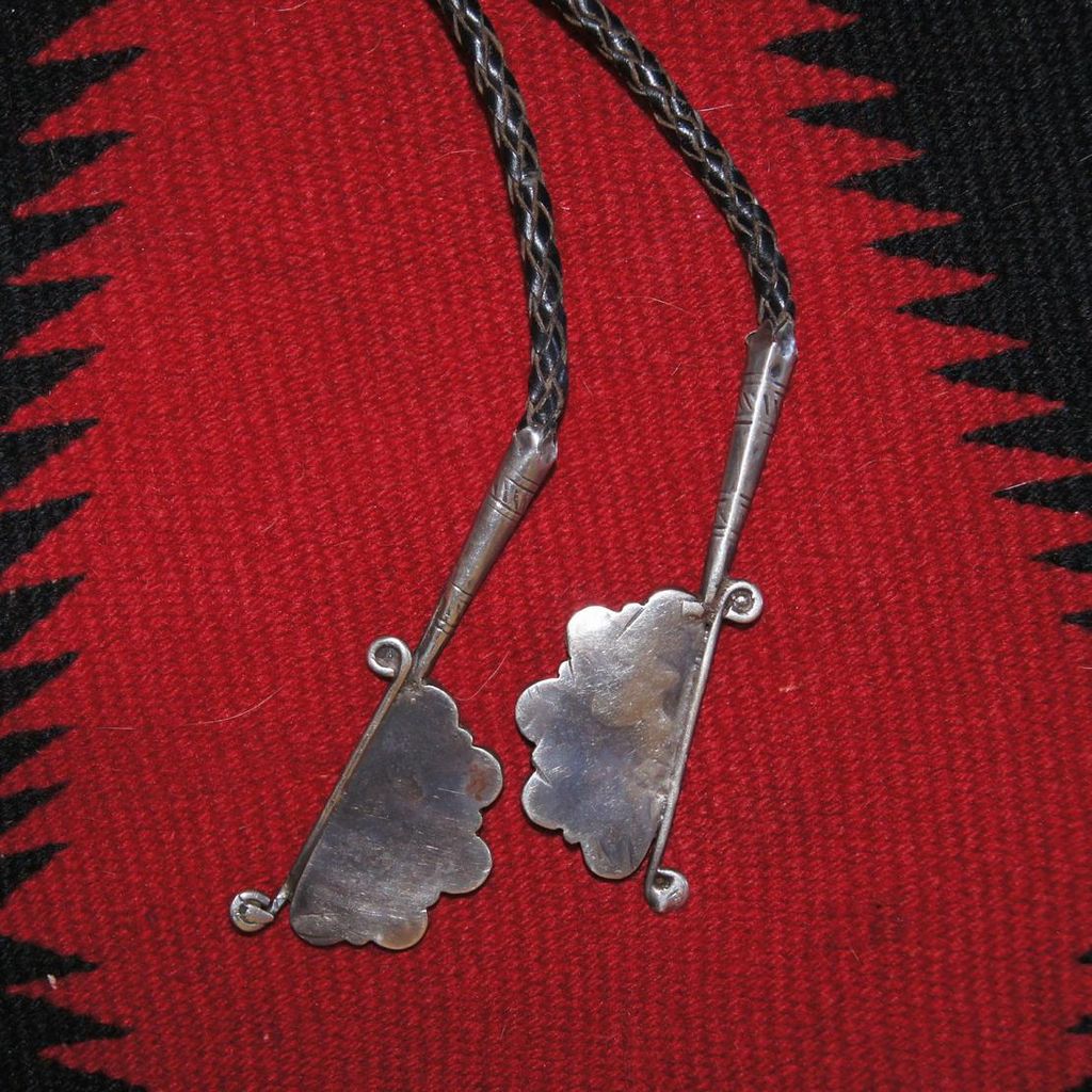 Vintage Zuni Cluster Bolo Tie Vintage Zuni Cluster Bolo Tie