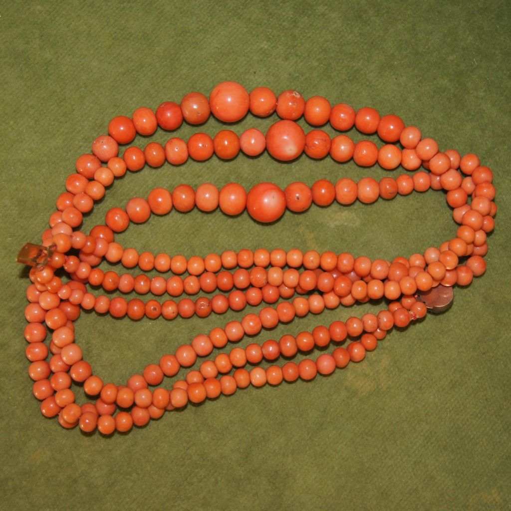 Victorian coral necklace with pinch beck and paste clasp Victorian coral necklace with pinch beck and paste clasp