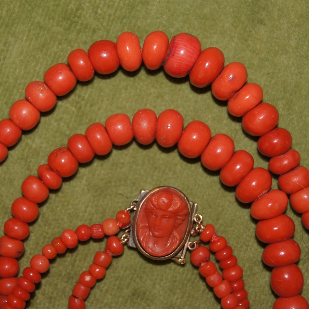 Victorian Coral Necklace With Coral Cameo Clasp Victorian Coral Necklace With Coral Cameo Clasp