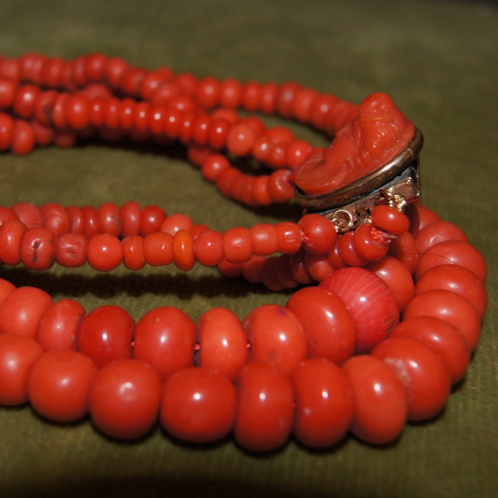 Victorian Coral Necklace With Coral Cameo Clasp Victorian Coral Necklace With Coral Cameo Clasp