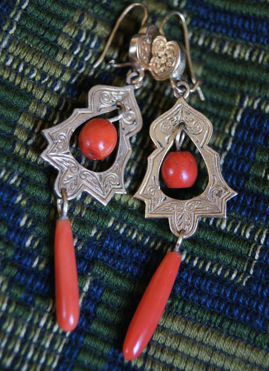 Vintage 14kt Coral Earrings Vintage 14kt Coral Earrings