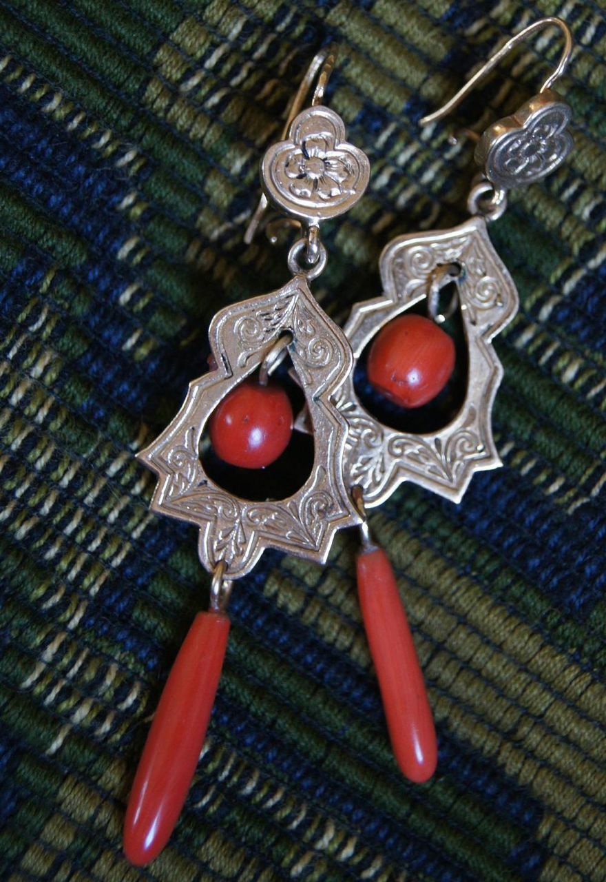 Vintage 14kt Coral Earrings Vintage 14kt Coral Earrings