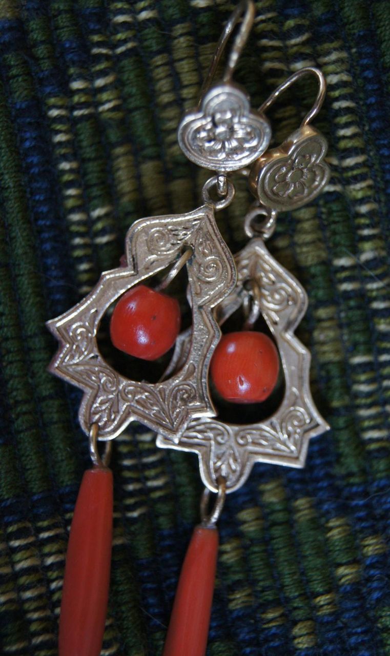 Vintage 14kt Coral Earrings Vintage 14kt Coral Earrings