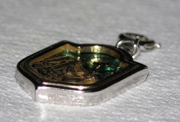 Sarah Coventry 1978 Limited Edition Wise Men Nativity Scene Charm Sarah Coventry 1978 Limited Edition Wise Men Nativity Scene Charm