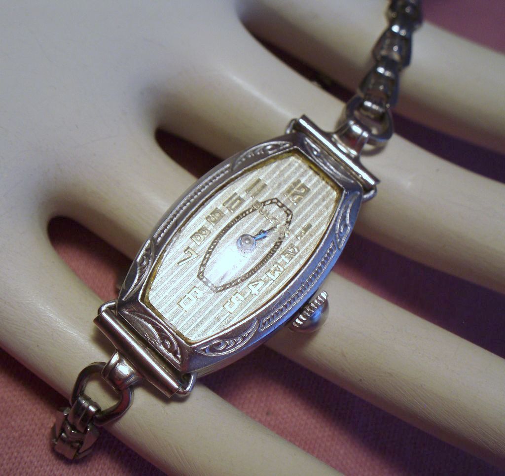 Vintage Art Deco Bulova 15 Jewel Ladies Wrist Watch from unforgettable 