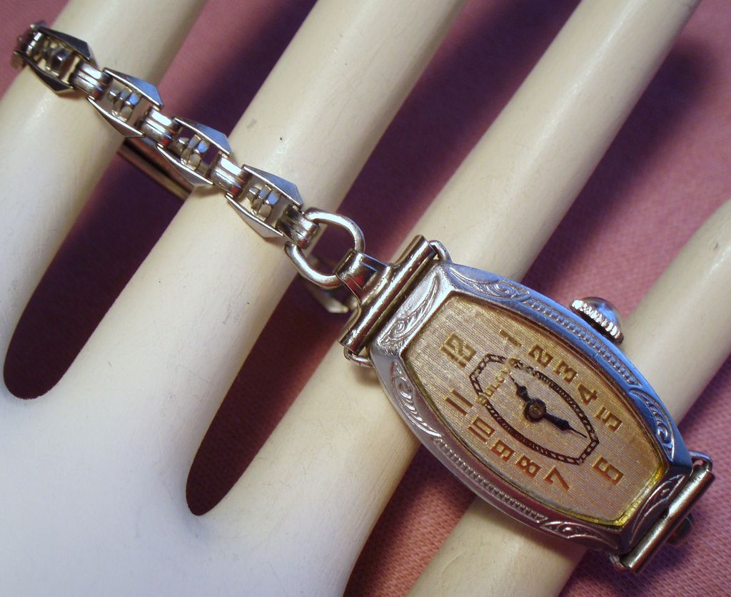 Vintage Art Deco Bulova 15 Jewel Ladies Wrist Watch Vintage Art Deco Bulova 15 Jewel Ladies Wrist Watch