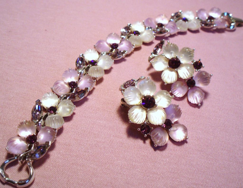 Vintage Lisner Lavender Lucite & Rhinestone Bracelet Earrings Demi from