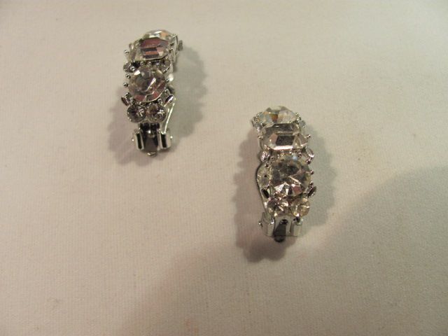 Lisner Clip Rhinestone Earrings Lisner Clip Rhinestone Earrings
