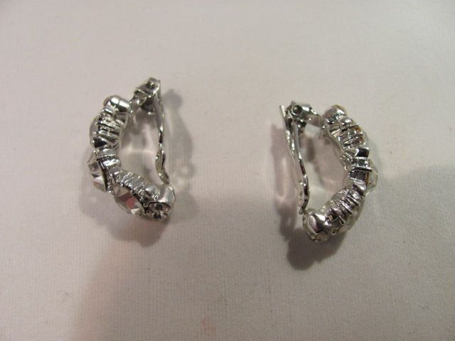Lisner Clip Rhinestone Earrings Lisner Clip Rhinestone Earrings
