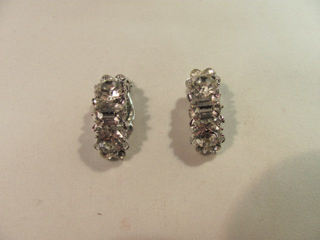 Lisner Clip Rhinestone Earrings Lisner Clip Rhinestone Earrings