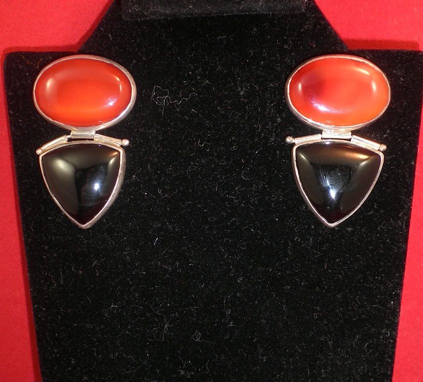 Classic Modern Amber Colored Agate & Black Onyx Silver Earrings-1982 Classic Modern Amber Colored Agate & Black Onyx Silver Earrings-1982