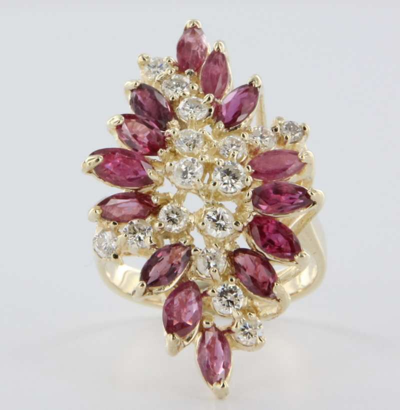 Vintage Estate Diamond Ruby Flower 14 Karat Yellow Gold Cocktail Ring Statement Fine Jewelry Vintage Estate Diamond Ruby Flower 14 Karat Yellow Gold Cocktail Ring Statement Fine Jewelry