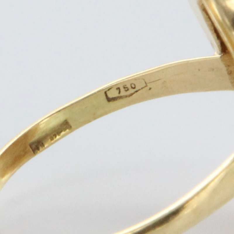 Vintage Estate Carved Cameo 18 Karat Yellow Gold Cocktail Ring Heirloom Pre Owned Jewelry Vintage Estate Carved Cameo 18 Karat Yellow Gold Cocktail Ring Heirloom Pre Owned Jewelry