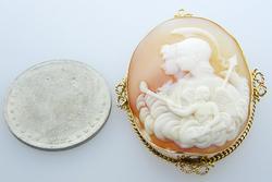 Vintage Yellow Gold Large Shell Cameo Brooch Pin Estate Jewelry Vintage Yellow Gold Large Shell Cameo Brooch Pin Estate Jewelry