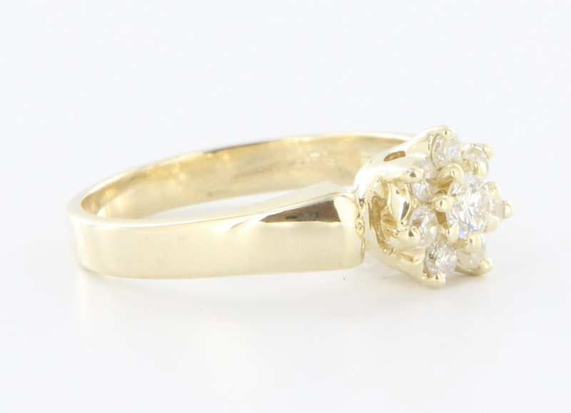 Estate 14K Yellow Gold Diamond Flower Cluster Ring Estate 14K Yellow Gold Diamond Flower Cluster Ring