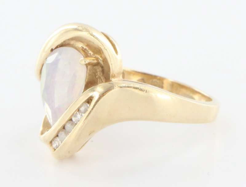 Estate Yellow Gold Ethiopian Welo Opal Diamond Cocktail Ring Estate Yellow Gold Ethiopian Welo Opal Diamond Cocktail Ring