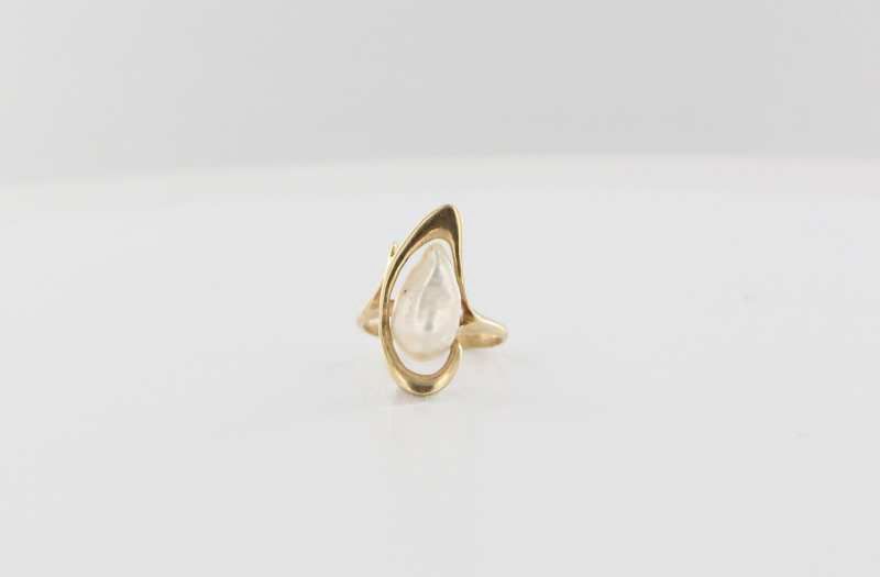 Vintage 14K Yellow Gold Cultured Baroque Pearl Ring Fine Estate Jewelry Vintage 14K Yellow Gold Cultured Baroque Pearl Ring Fine Estate Jewelry