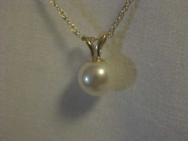 Cultured Pearl Pendant Drop 14K yellow Gold Chain Cultured Pearl Pendant Drop 14K yellow Gold Chain