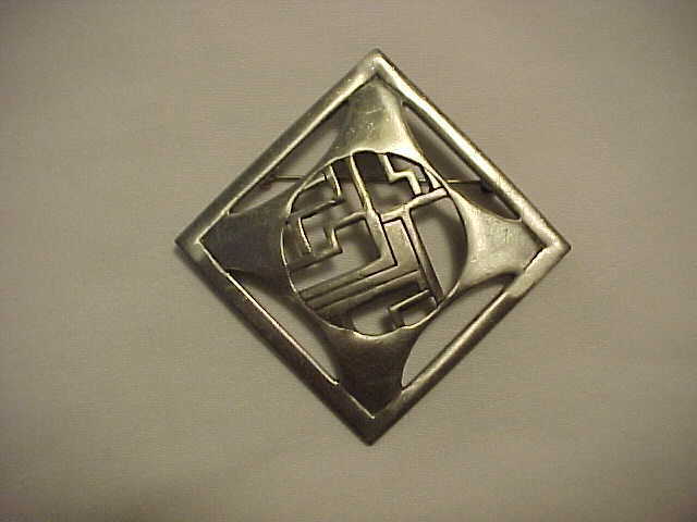Kelly waters Pendant Pin Brooch Art Deco Design polished Metal Kelly waters Pendant Pin Brooch Art Deco Design polished Metal