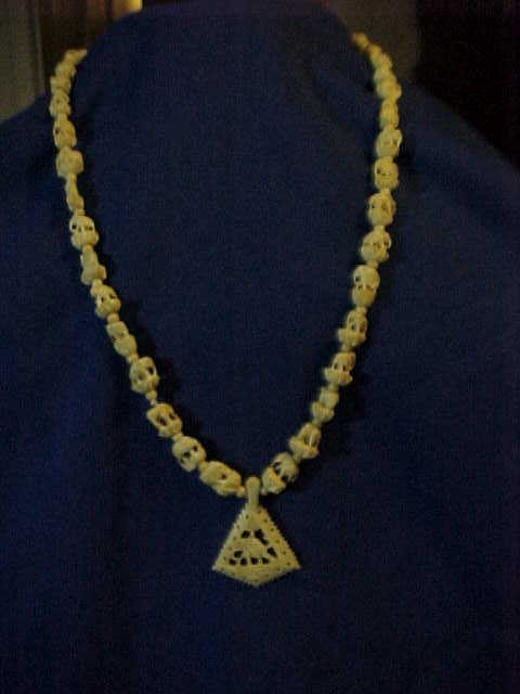 Long Carved VIntage Necklace w/ Pendant Elephant Them Long Carved VIntage Necklace w/ Pendant Elephant Them