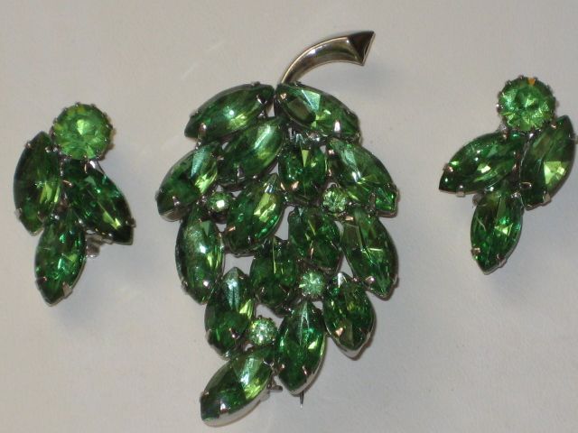 Vintage 2 Piece Green Rhinestone Leaf Brooch & Clip on Earrings Set Vintage 2 Piece Green Rhinestone Leaf Brooch & Clip on Earrings Set