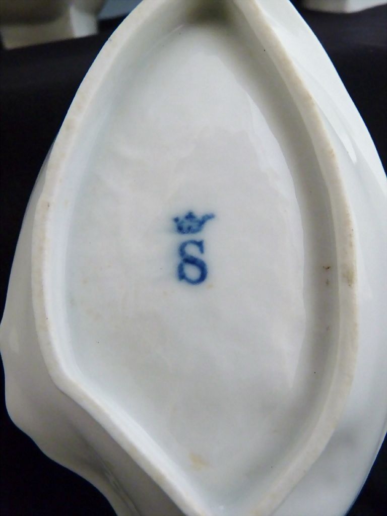 Antique oyster dishes silhouette cameo pate sur pate Donath c. 1896 Antique oyster dishes silhouette cameo pate sur pate Donath c. 1896