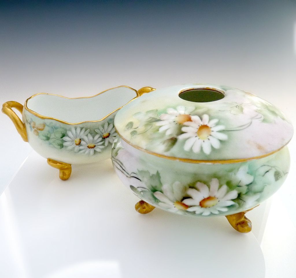 Antique porcelain soap dish hair receiver hand painted daisies Bavaria c. 1910 Antique porcelain soap dish hair receiver hand painted daisies Bavaria c. 1910