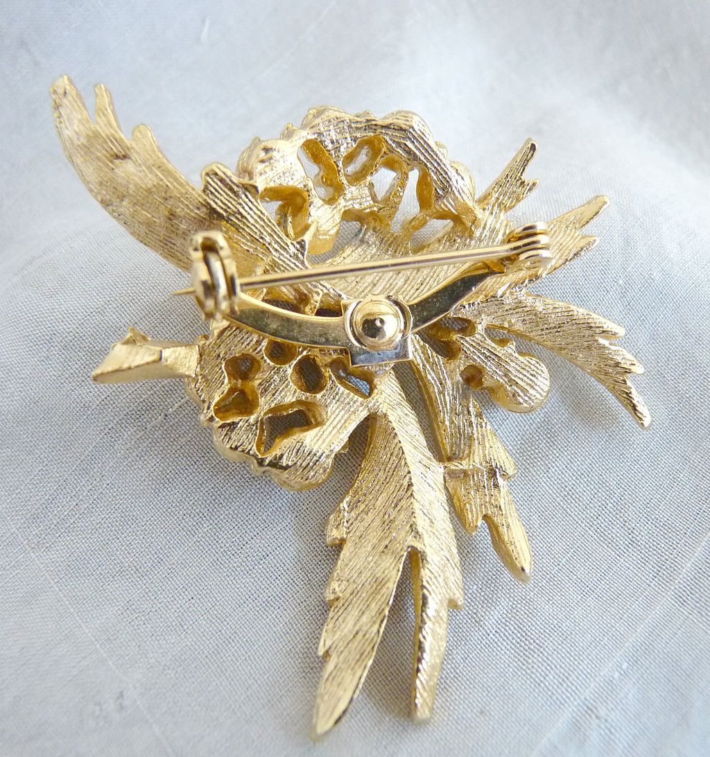 Vintage faux pearl brooch gold leaves 1950s from victoriascurio on Ruby