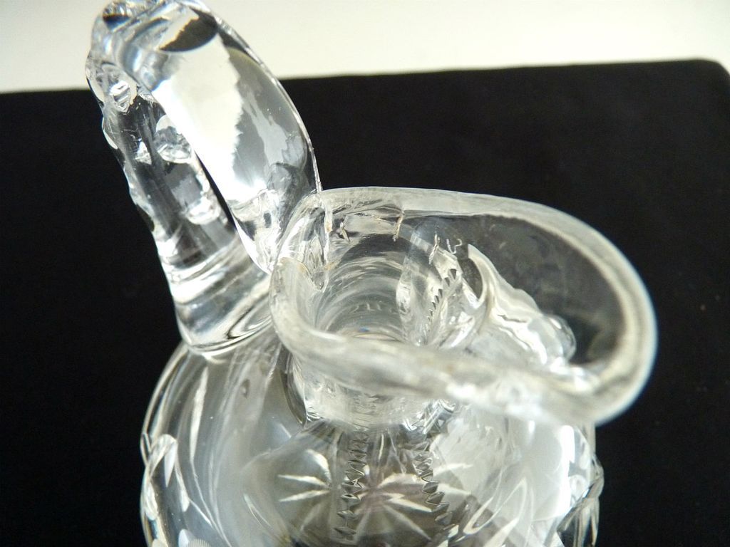 Antique cut glass cruet engraved daisies c. 1910 Antique cut glass cruet engraved daisies c. 1910