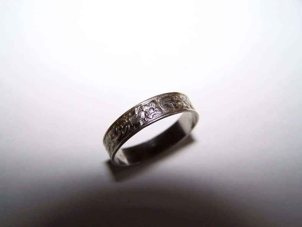 Vintage Sterling Uncas Wedding Band RING Embossed Floral Vine Motif Vintage Sterling Uncas Wedding Band RING Embossed Floral Vine Motif