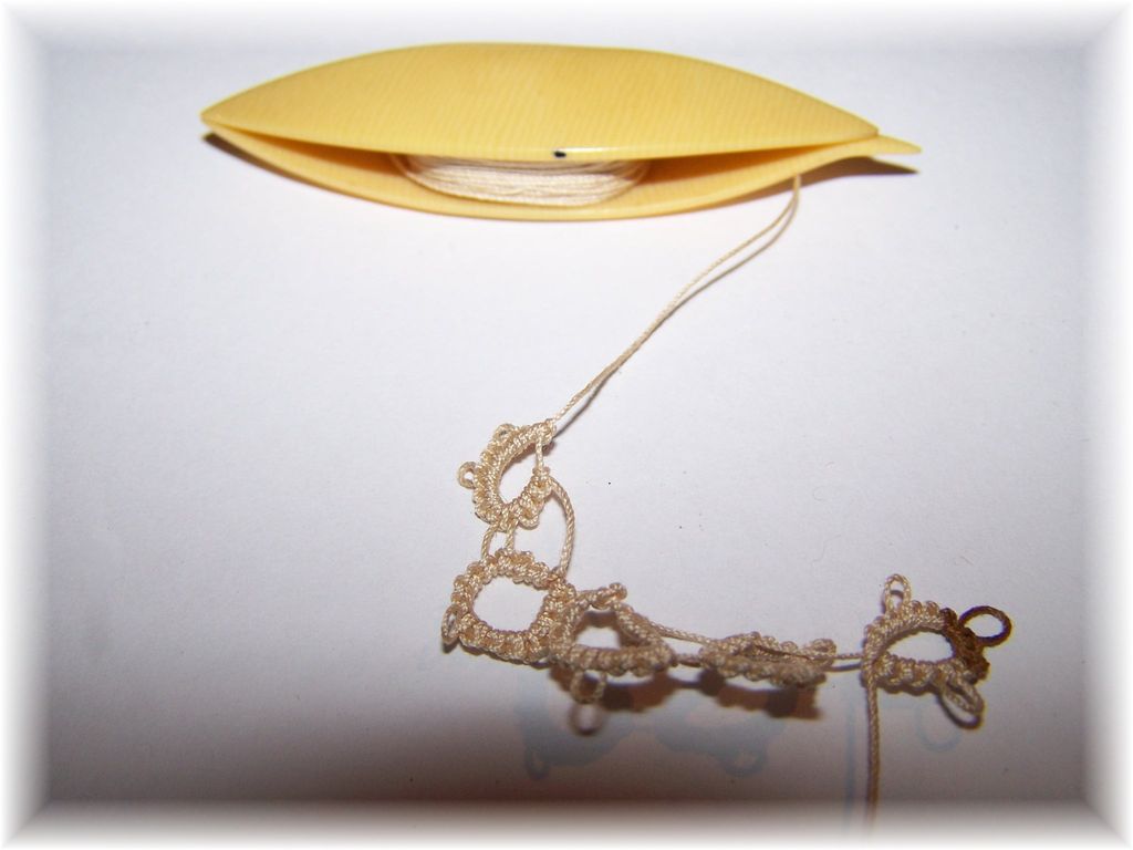 A Lovely Ivory Shade Vintage Celluloid Tatting Shuttle A Lovely Ivory Shade Vintage Celluloid Tatting Shuttle
