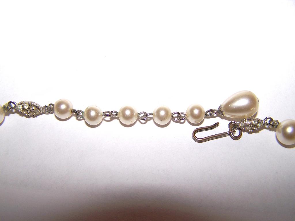 Simulated Faux Pearl Bead Necklace / Choker Simulated Faux Pearl Bead Necklace / Choker