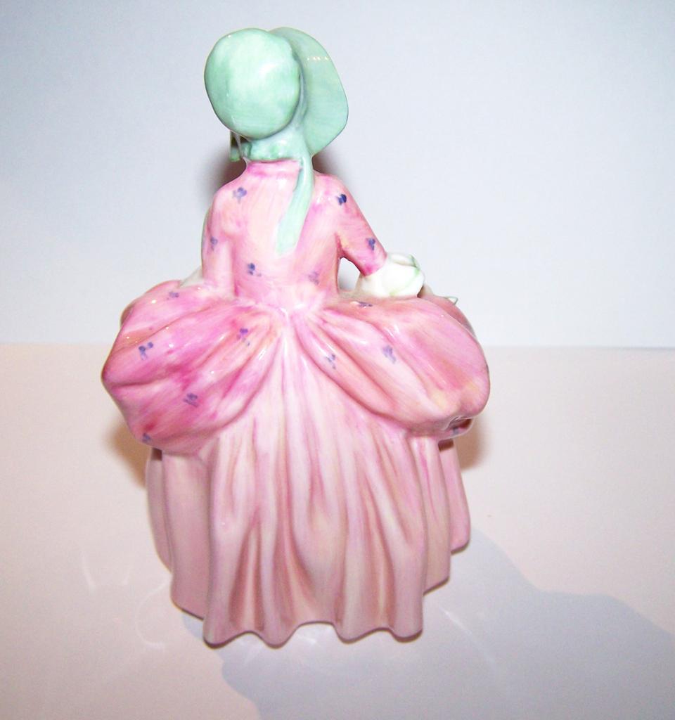 Discontinued Royal Doulton Figurine Bo - Peep HN 1811 Discontinued Royal Doulton Figurine Bo - Peep HN 1811